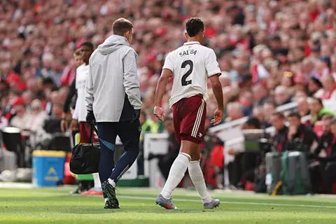 بعد إصابته خلال مباراة ليفربول.. بافارد بديلاً لساليبا في قائمة منتخب فرنسا